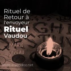 image sépia de retour à l'envoyeur table de ouija éclairé d'une bougie pour un rituel vaudou de Marie Laveau