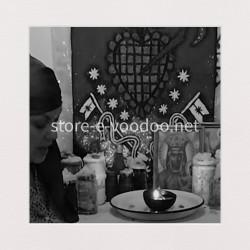 rituel de defense exécuté en vidéo immersive avec mambo marie laveau rituel vaudou in-situ erzulie dantor photo noir et blanc